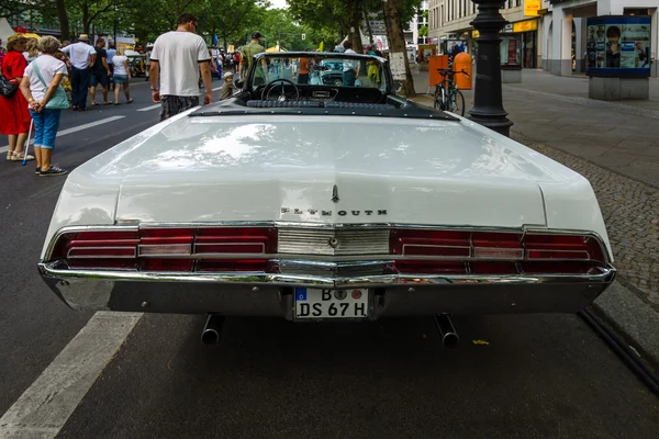 Plné auto Plymouth Fury Iii Cabrio, 1968 — Stock fotografie