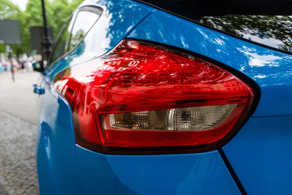 Światło hamowania kompaktowego samochodu Ford Focus RS (trzecia generacja), zbliżenie. — Zdjęcie stockowe