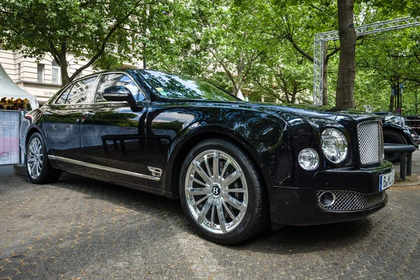 Полноразмерный роскошный автомобиль Bentley Mulsanne — стоковое фото