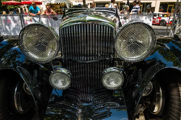 Fragment of a vintage car Bentley Special Speed Six. — Stock Photo, Image