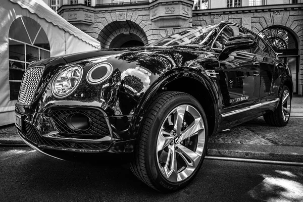 Суперроскошный кроссовер Bentley Bentayga, 2016 — стоковое фото
