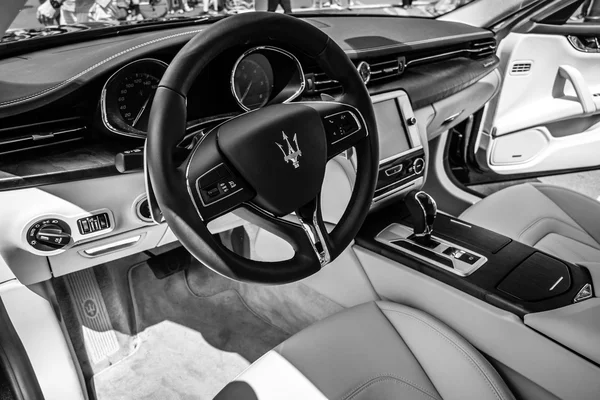 Interieur van full-size luxeauto Maserati Quattroporte Vi, sinds 2013 — Stockfoto