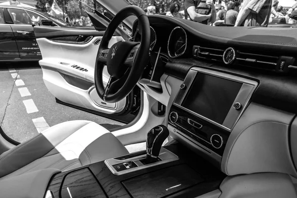 Interior of full-size luxury car Maserati Quattroporte VI, since 2013 — Stock Photo, Image