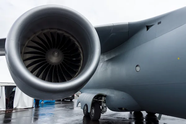 Motor turbofan (Progress D-436-148FM) de uma aeronave de transporte militar Antonov An-178 . — Fotografia de Stock