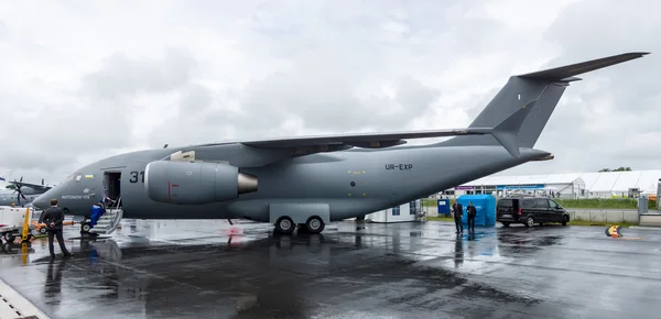 Militära transportflygplan Antonov An-178. — Stockfoto