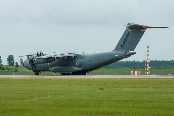 Preparação para a decolagem de aeronaves de transporte militar Airbus A400M Atlas — Fotografia de Stock