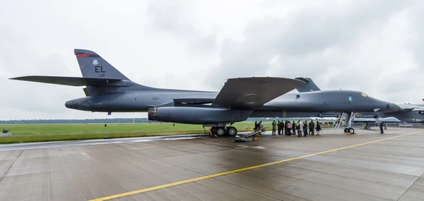 Um bombardeiro estratégico pesado Rockwell B-1B Lancer de quatro motores supersônicos de varredura variável. Força Aérea dos EUA — Fotografia de Stock