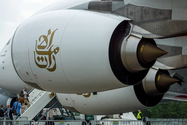 A turbofan engine Rolls-Royce Trent 900 the largest aircraft in the world - Airbus A380 — Stock Photo, Image