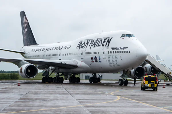 Iron Maiden's Boeing 747 «Ed Force One» για στο αεροδρόμιο. Η παγκόσμια περιοδεία της «το βιβλίο των ψυχών". — Φωτογραφία Αρχείου