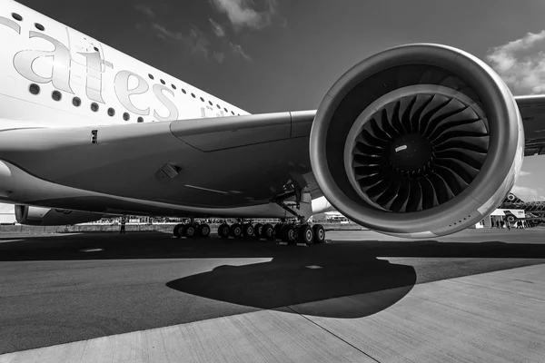 Um motor turbofan Engine Alliance GP7000 da maior aeronave do mundo - Airbus A380. Emirates Airline . — Fotografia de Stock