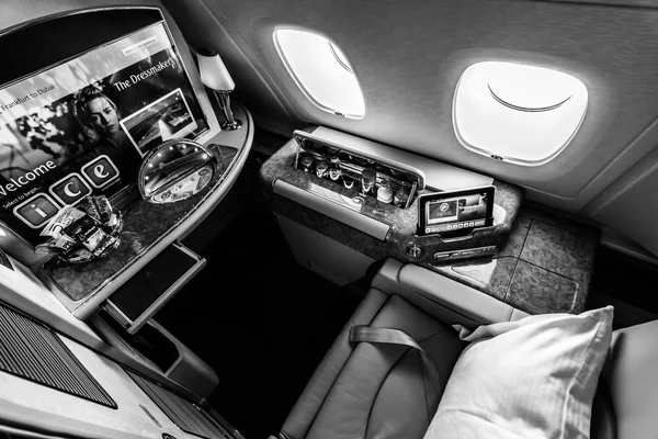 Interior of first class of the world's largest aircraft Airbus A380. Emirates Airline — Stock Photo, Image