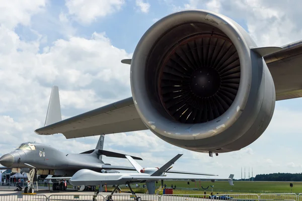 Turbofan Pratt & Whitney F117-PW-100 of the large military transport aircraft Boeing C-17 Globemaster III. US Air Force — Stock Photo, Image