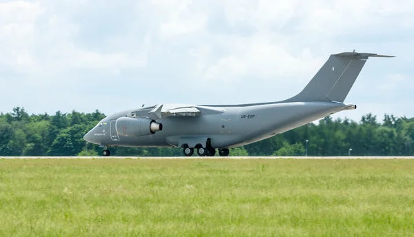 Takeoff a military transport aircraft Antonov An-178. — Stock Photo, Image