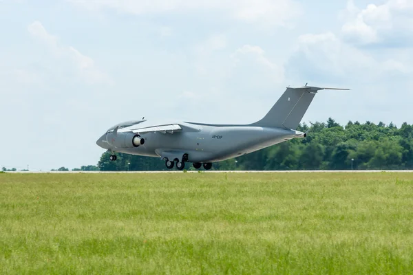 Takeoff a military transport aircraft Antonov An-178 — Stock Photo, Image