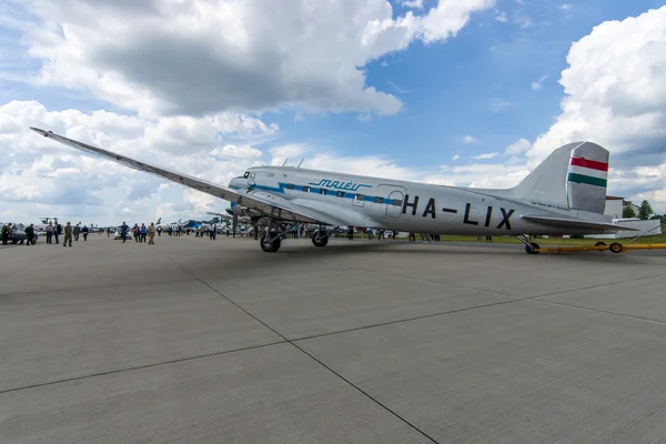 Szovjet repülőgépek Liszunov, Li-2, magyar légitársaság "a Malév". — Stock Fotó