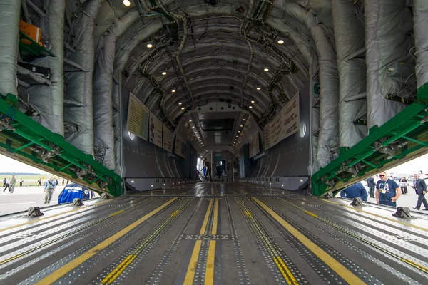 Przedział ładunkowy samolotów wojskowych transportowych Antonow-178 — Zdjęcie stockowe
