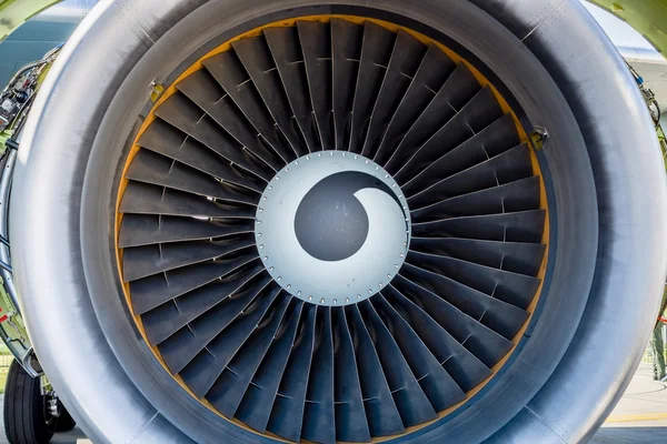 Turbofläkt jetmotor närbild. — Stockfoto