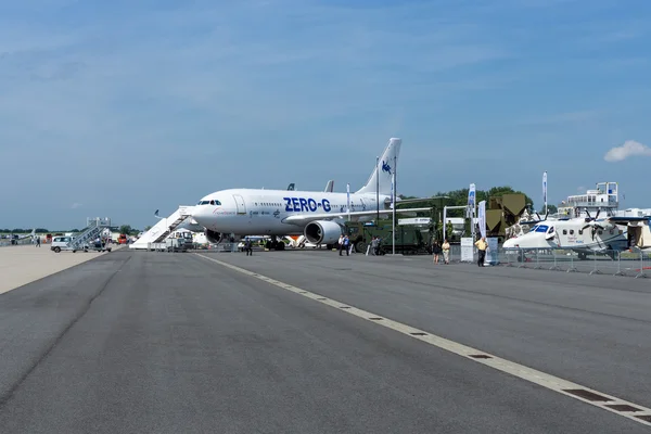 Das Flugzeug zur Simulation der Auswirkungen der Schwerelosigkeit Airbus a310 Null-g — Stockfoto