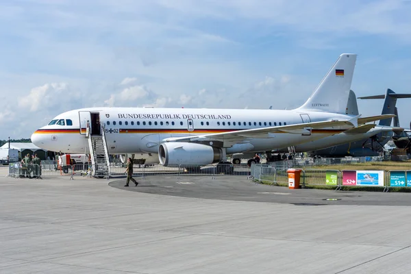 Corporate Jetliner Airbus A319 CJ Bundesrepublik Deutschland on the airfield. — Stock Photo, Image