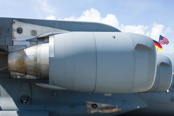 Turbofan Pratt & Whitney F117-Pw-100 van de grote militaire transportvliegtuigen Boeing C-17 Globemaster Iii. Ons Air Force. — Stockfoto