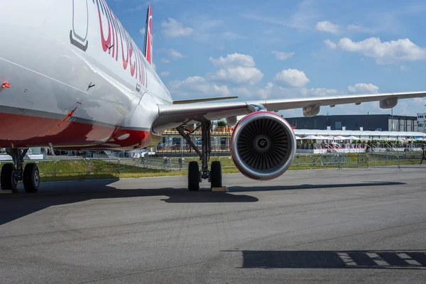 Dar gövdeli jet yolcu uçağı Airbus A321-211. Airberlin. — Stok fotoğraf