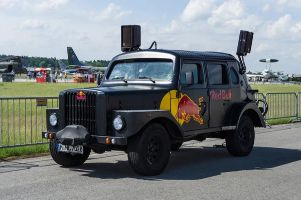 Red Bull Hot Truck on the airfield. — Stock Photo, Image