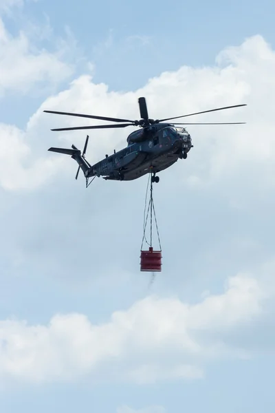 Ağır yük helikopteri Sikorsky Ch-53 Deniz aygırı ikmal — Stok fotoğraf