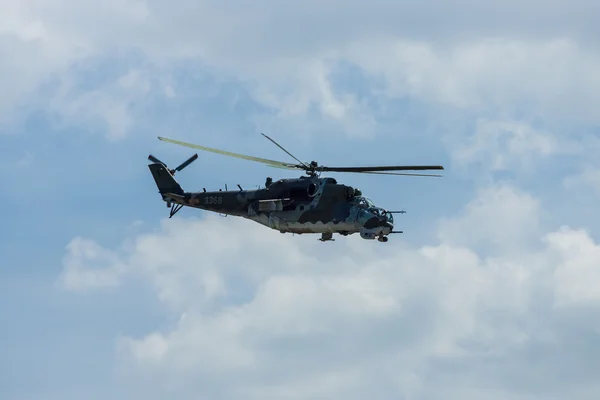 공격 헬리콥터 Mil Mi 24 뒷 다리. — 스톡 사진