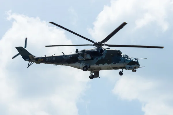 Kampfhubschrauber mil mi-24 hind. — Stockfoto