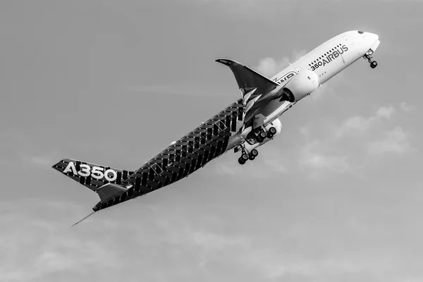 Demonstrationsflug airbus a350 xwb. — Stockfoto