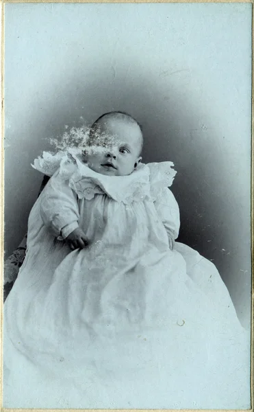 En vintage porträtt av en baby — Stockfoto