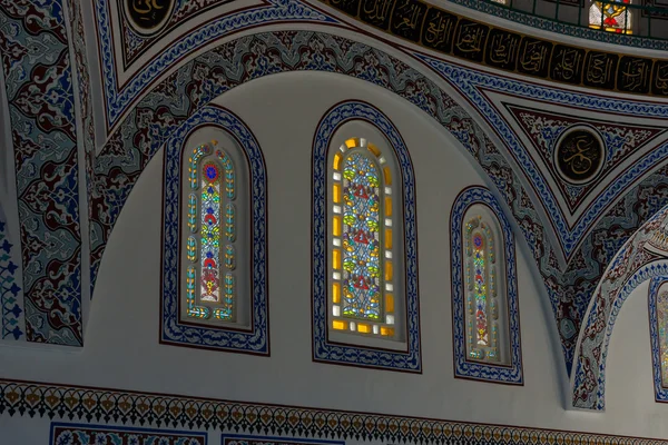 Detail of the interior of the main mosque in the village of Avsallar. Anatolian coast. — Stock Photo, Image