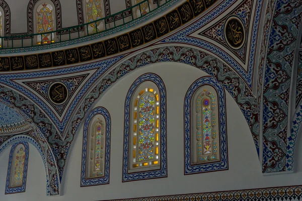 Detail van het interieur van de belangrijkste moskee in het dorp van avsallar. Anatolische kust. — Stockfoto