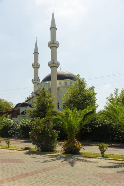 Den huvudsakliga moskén i byn avsallar. anatoliska kusten. — Stockfoto