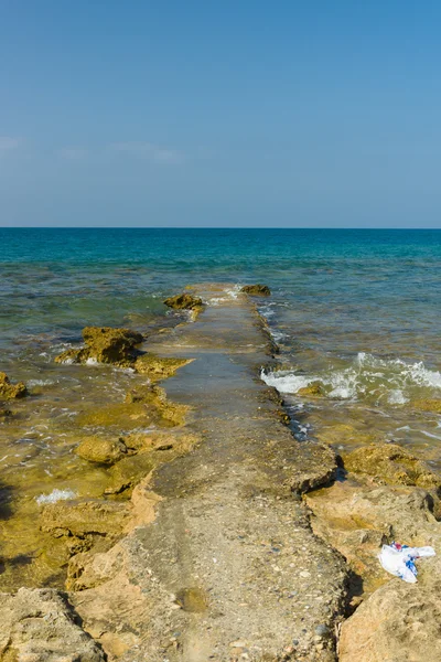 Kayalık deniz. — Stok fotoğraf