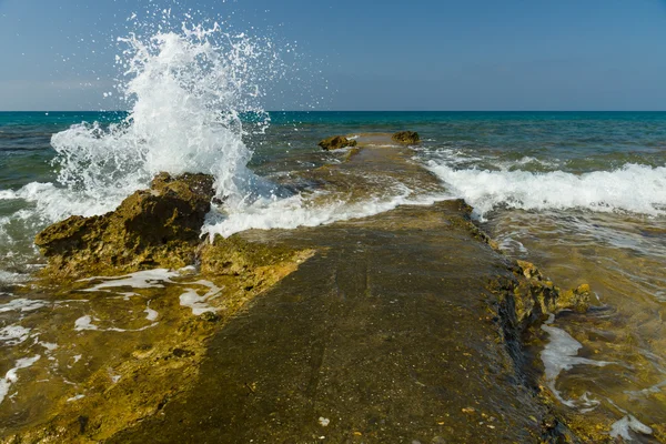 Kayalık deniz. — Stok fotoğraf