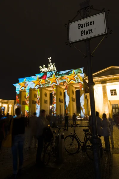 Brandenburger Tor og Pariser Platz i natbelysning. Den årlige Festival of Lights 2014 - Stock-foto