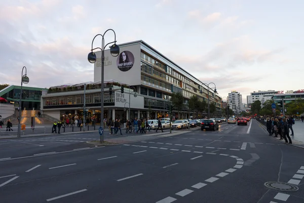 Ett nytt och modernt köpcentrum i västra-Berlin, Bikini-Haus (öppnade 2014) — Stockfoto