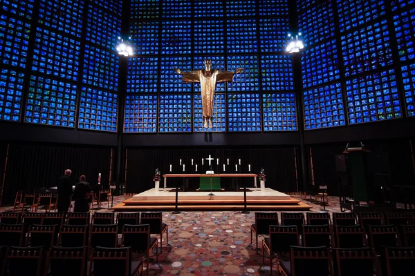 Interior of Kaiser Wilhelm Memorial Church (modern building). Crucified Jesus Christ, by architect Karl Hemmeter — Stock Photo, Image