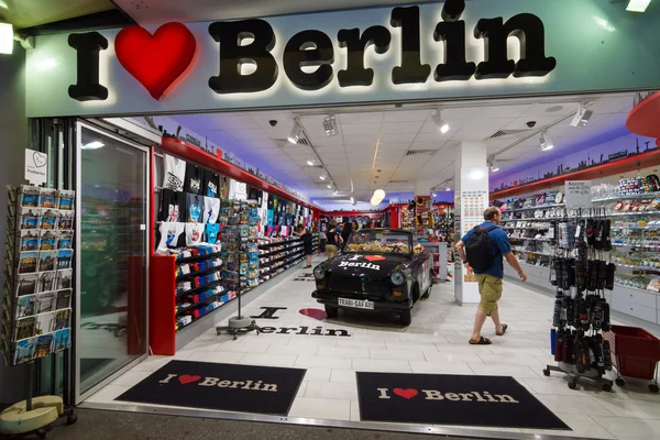 De cadeauwinkel op de straat Kurfurstendamm. — Stockfoto