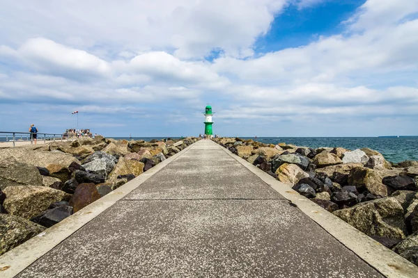 Farol no mar. — Fotografia de Stock