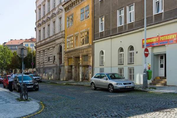 Rue et vie quotidienne de la ville. Prague est la capitale et la plus grande ville de la République tchèque . — Photo