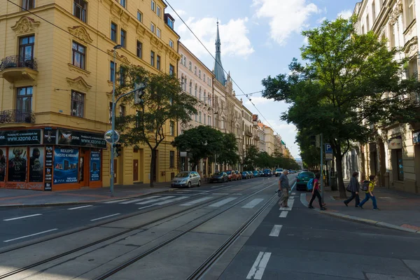 Calle y vida cotidiana de la ciudad. Estilización. Tonificación. Praga es la capital y ciudad más grande de la República Checa . —  Fotos de Stock