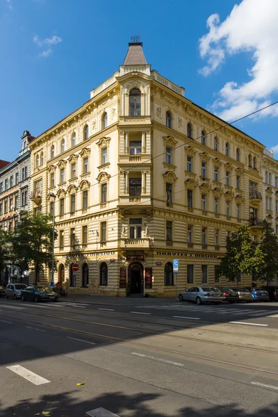 Straat en het dagelijks leven van de stad. Stilering. Toning. Praag is de hoofdstad en grootste stad van Tsjechië. — Stockfoto