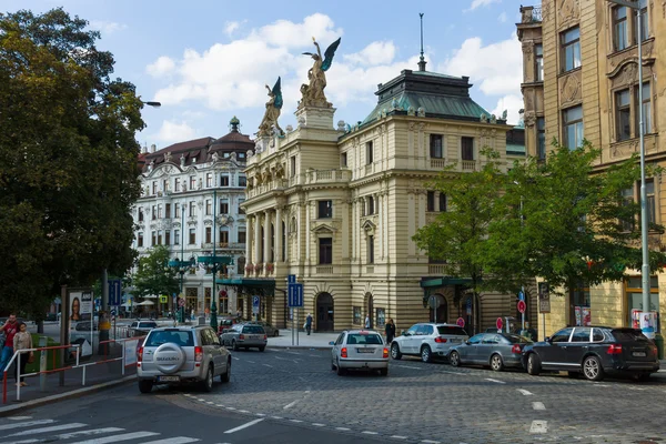 Teatru Vinohrady (Czech: Divadlo na Vinohradech), zbudowany w 1905 roku. Praga-Stolica i największe miasto Republiki Czeskiej. — Zdjęcie stockowe