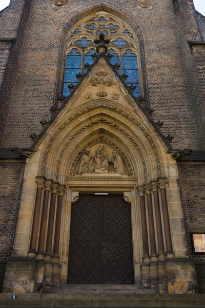 Prague, Czech Republic. The main entrance to the church of Saint Procopius, Zizkov. — Stock Photo, Image