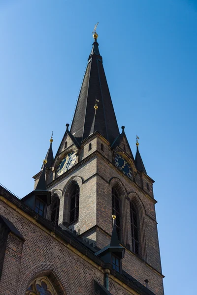 Praga, República Checa. Torre de sino da igreja de São Procópio, Zizkov . — Fotografia de Stock