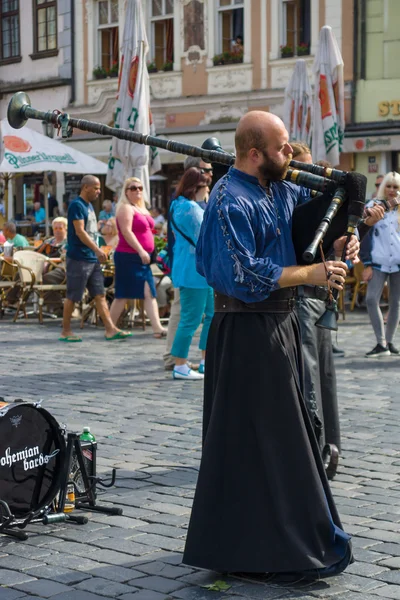 Performance of street musicians in medieval clothes — Stock Photo, Image