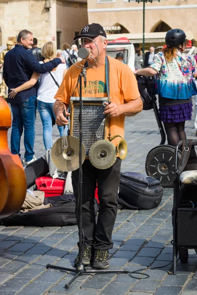 Výkon pouličních hudebníků provádění hudbu ve stylu jazzu — Stock fotografie