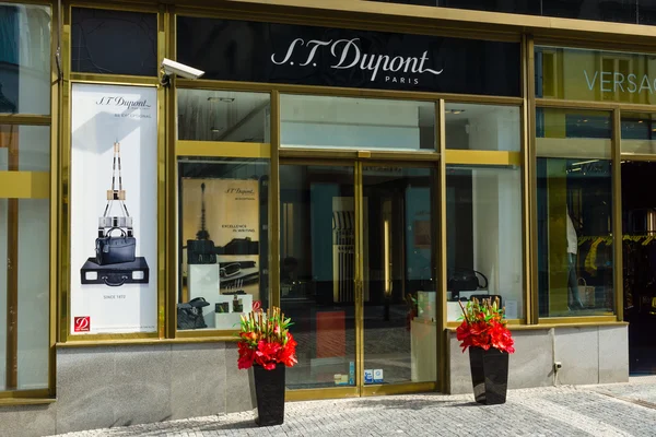 ST Dupont store. ST Dupont has the world's oldest (since 1870), a manufacturer of luxury accesories. — Stock Photo, Image